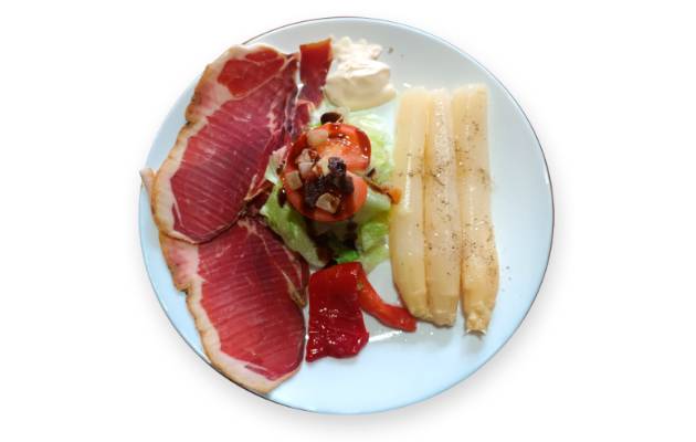 Espárragos con jamón